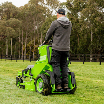 GREENWORKS Райдер садовый аккумуляторный с нулевым радиусом разворота ZTCS92, 82V, 92 см, с АКБ 8 кВтч (7405407)